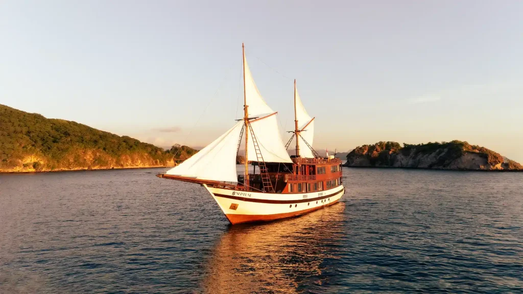 A New Premium Liveaboard for 2026: LASHA Phinisi