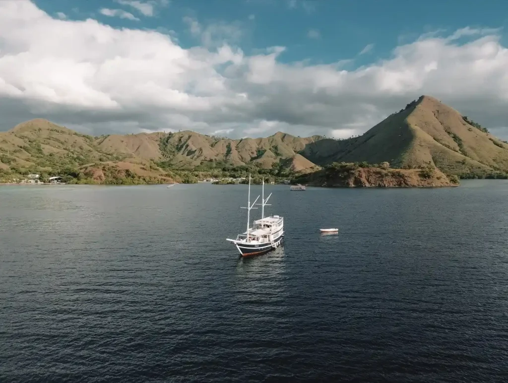 Lalunia Liveaboard Komodo Review 2027: Tier, Fit & Booking