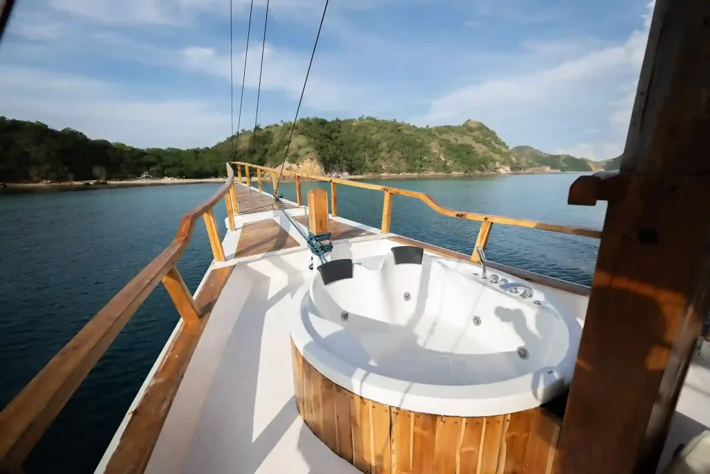 Luxury Yacht Features for Labuan Bajo Liveaboard Tours