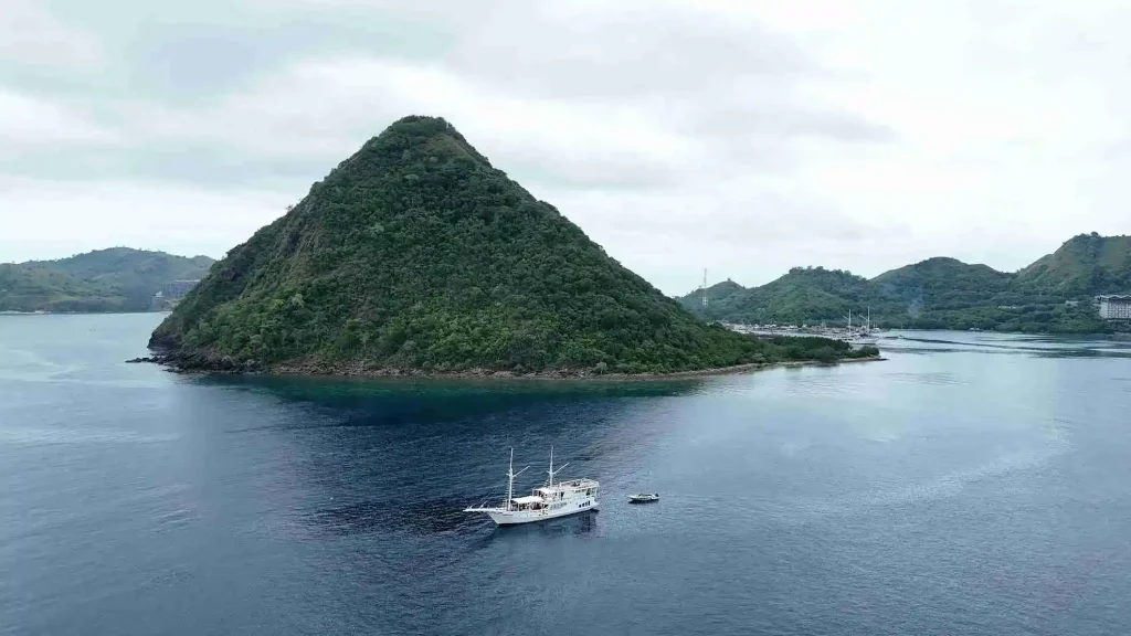 How to Choose a Liveaboard in Labuan Bajo: 7 Checks Before You Book (From the Port Specialists)