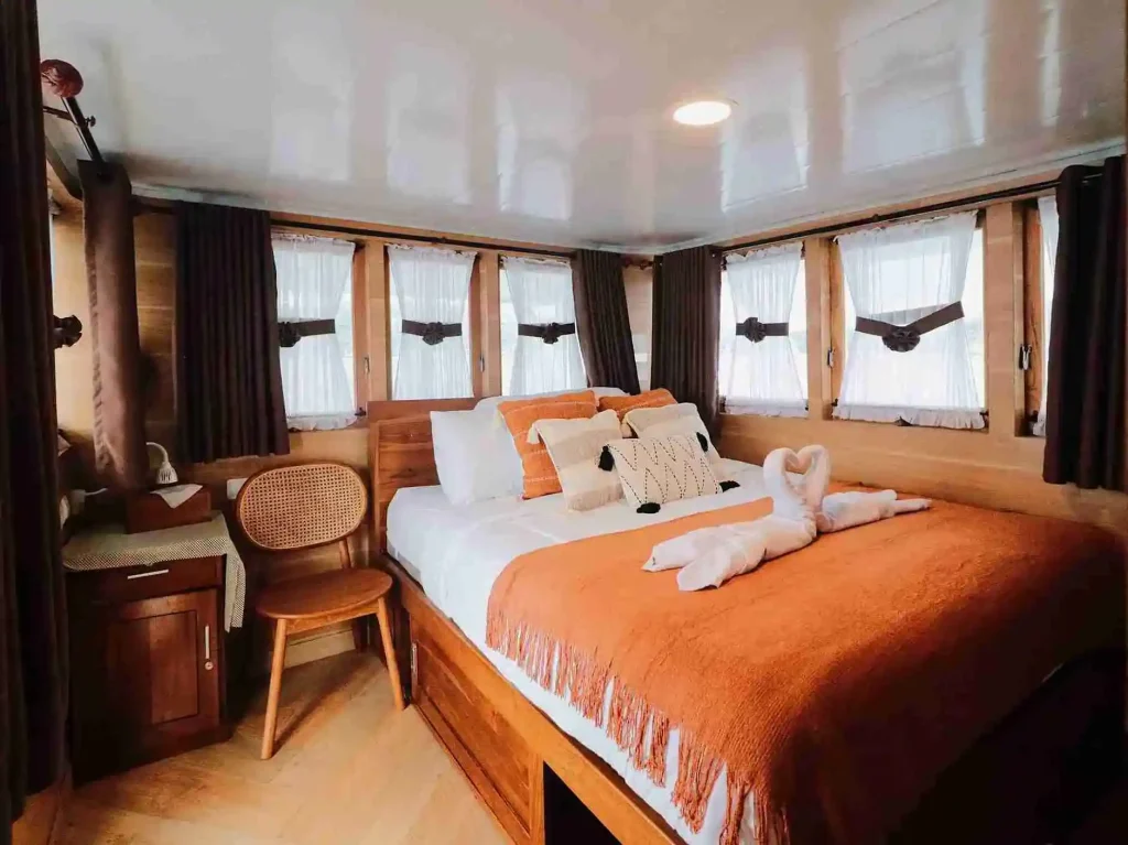 Exploring Komodo National Park: A Luxury Liveaboard Experience