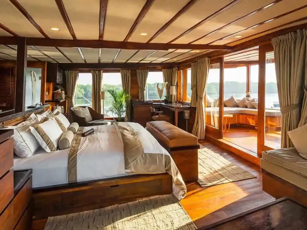 Komodo Liveaboard Cabin Types Compared: Shared Bunks to Master Suites