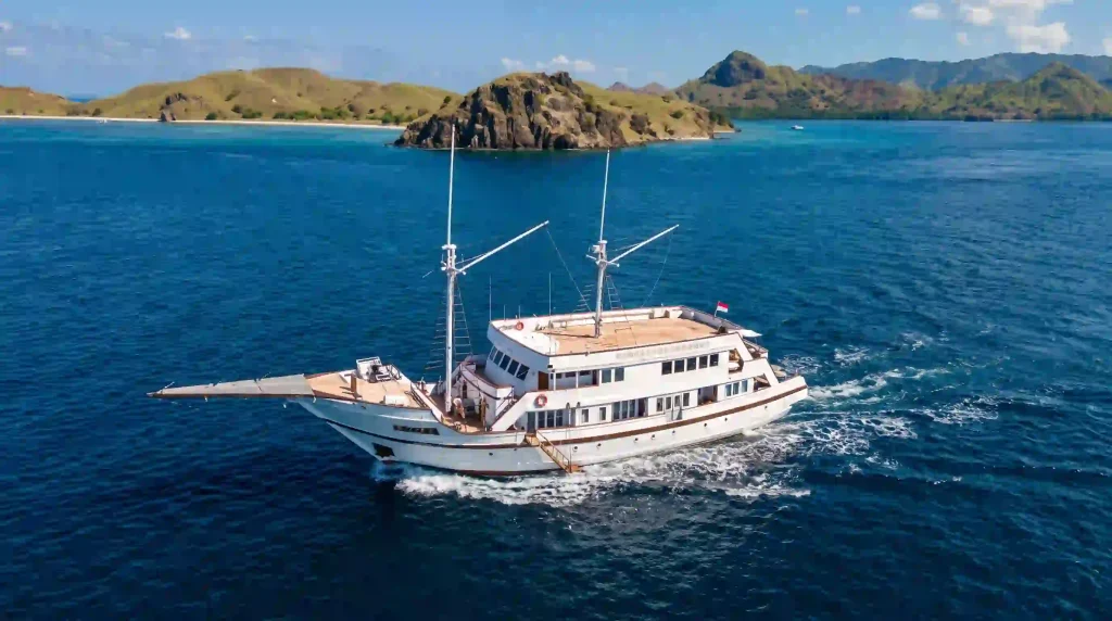 Lasha Yacht Charter: Komodo’s 52.5-Metre VVIP Flagship